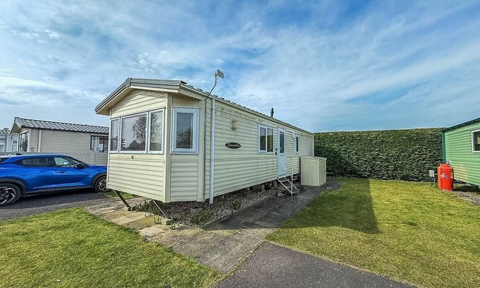 Skegness House | Great 6 berth caravan for hire at Southview Holiday Park ref 33006M