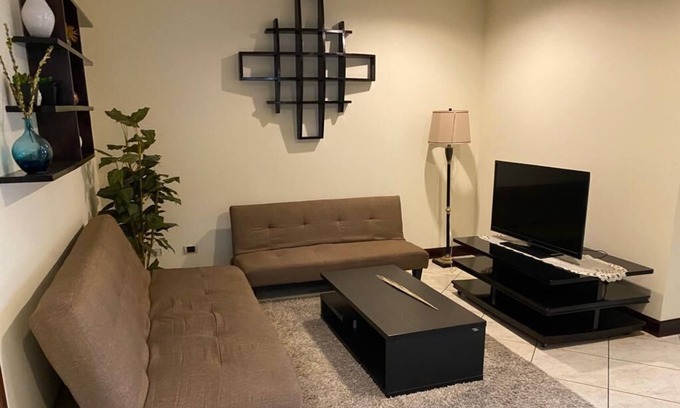 Zona 10 Apartment | Great apartment on lower level zone 10 walking distance from shops & restaurants