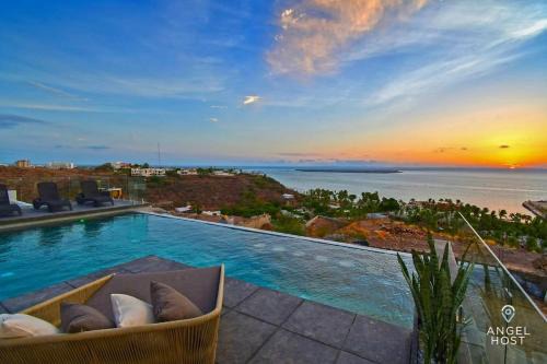 La Paz House | Great Bay Views Infinity Pool BBQ Walk to Beach