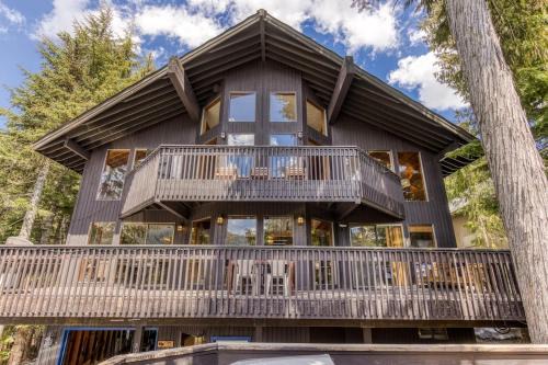 Government Camp Ski Chalet | Great Blue Lodge - Spacious Ski Lodge, Hot Tub, Sauna, Game Room & More