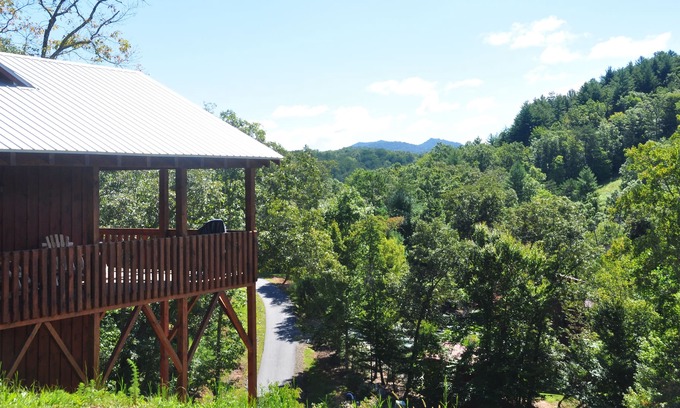 Murphy Cabin | Great Cabin close to town - River Access, Casino