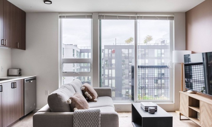 Mann Apartment | Great Central District Studio w/Gym, Yoga & Rooftop, by Blueground