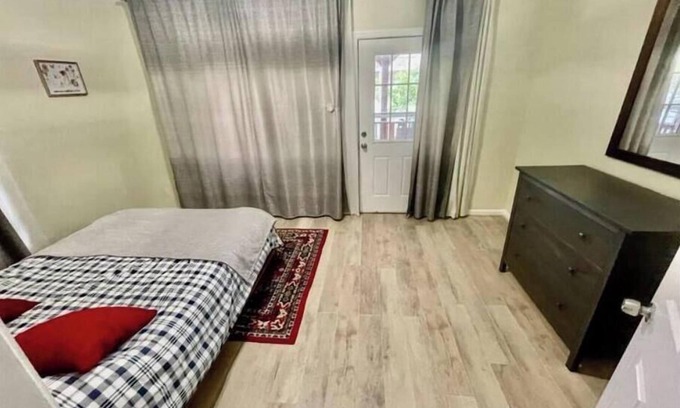 Sea Gate Apartment | Great duplex 3BR/2bth apartment on the ocean block