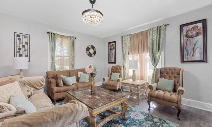 Belleville House | Great Escape 4 bedroom house 2 King Bed in Belleville with WiFi fitness room