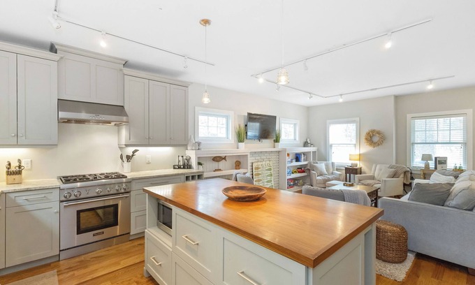 Harbert House | Great Family Home, Hot Tub All Year, Gourmet Kitchen