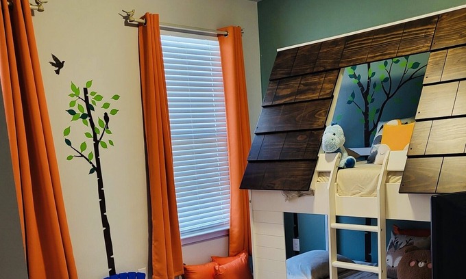 Shenandoah House | Great Family Home with children’s room.