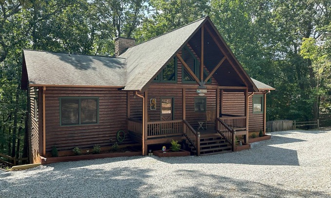 Mineral Bluff Cabin | GREAT FAMILY RETREAT TIME IN THE NORTH GEORGIA MOUNTAINS OF BLUE RIDGE