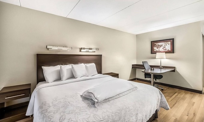 Woburn Hotel | Great Find! 3 Budget-Friendly Units! Pet-Friendly, Minutes to Stone Zoo!