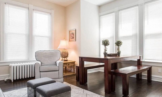 Libertyville House | Great For Big Family w/2 Kitchens & 2 Living Rooms