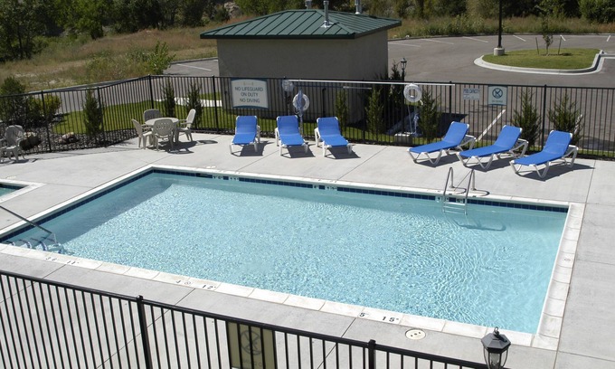 Northwest Colorado Springs Condo | Great for Business Travel! Cozy Suite with Housekeeping + FREE Breakfast