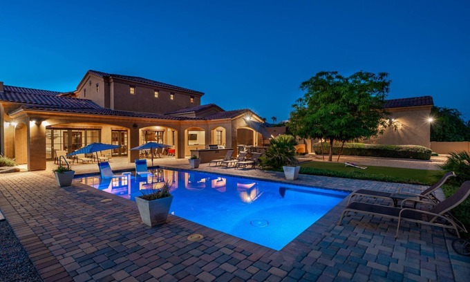Casa Rica House | Great for Entertaining or Business! House + Guest House, Dog Friendly, HTD Pool/Spa,Outdoor Fire Pit