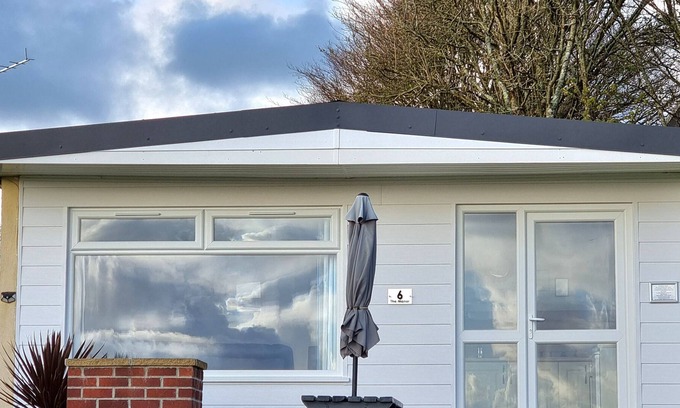 Bude House | Great for families. Free WiFi and shared indoor pool