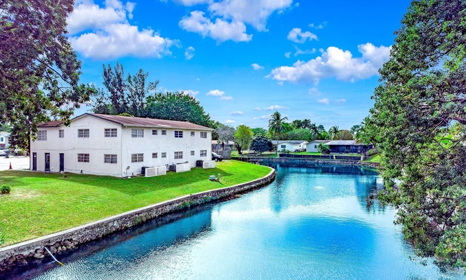 Survey Creek Apartment | Great for Large Gatherings–Sleeps 19–PalmWaveStays