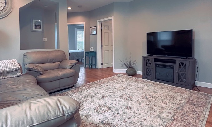 Manchester Apartment | Great for traveling professionals