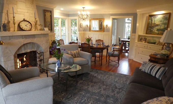 Golden Rectangle House | GREAT HOME: Easy Walk to Carmel Shops, Restaurants & Beach. Monthly discounts!