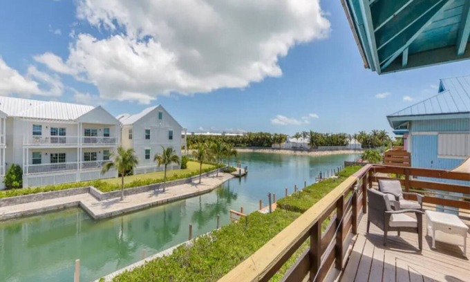 Marathon House | Great house and dock with close access to the Atlantic OceannVACA-23-415