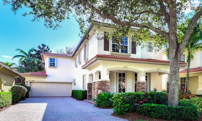 Palm Beach Gardens House | Great house in an upscale gated community.