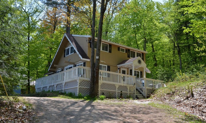 Eidelweiss Village House | Great House Walking Distance from Middle Pea Beach, Kayak & Canoe Provided