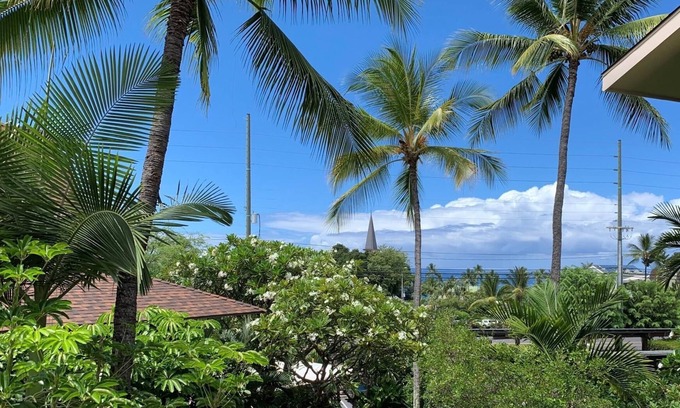 Historic Kailua Village Condo | Great in town location for this 1 bedroom condo with ocean view