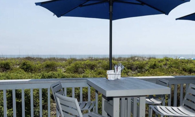Folly Field Resort | Great location