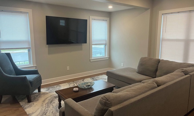 Oakhurst House | GREAT LOCATION: 4-bedroom house for Summer 2025 rental
