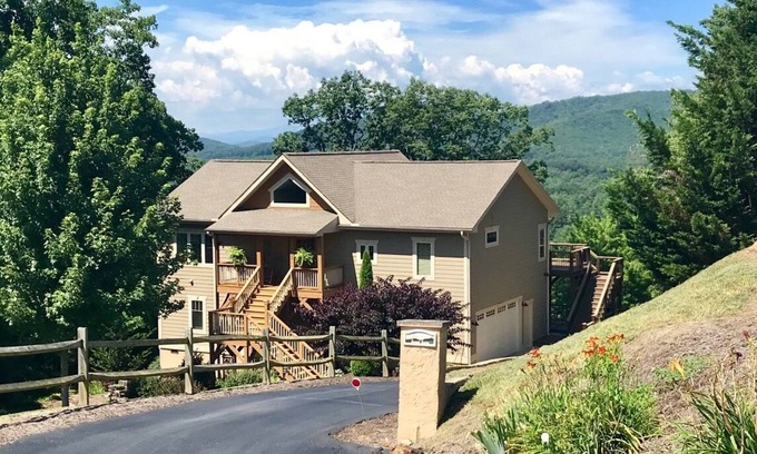 Fletcher House | Great location, beautiful mountain and sunset views, hot tub and shuffleboard.