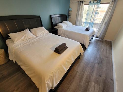 Beverly Hills Apartment | Great Location Double Queen Bed Unit