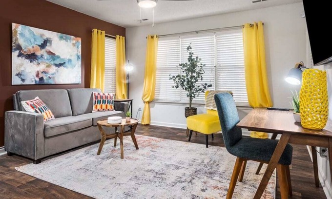 Meadowbrook Apartment | Great location! Easy access to restaurants/shops