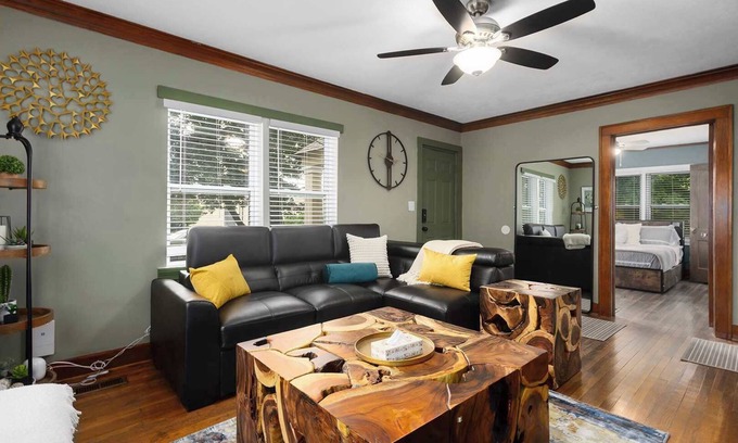Overland Park House | Great Location+Explore+2BRHome|King Beds