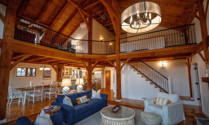 Middletown House | Great Location! High-End Coastal Country Retreat