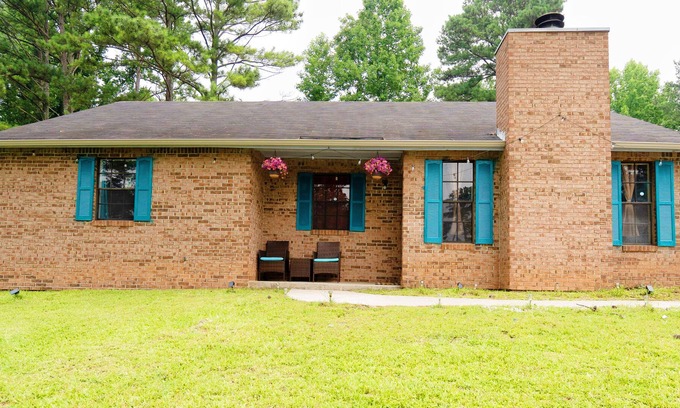 Jonesboro House | Great location home with theater room and foosball table