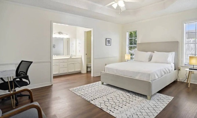 South Baton Rouge House | Great Location Near LSU & DT! 3 BR Home!
