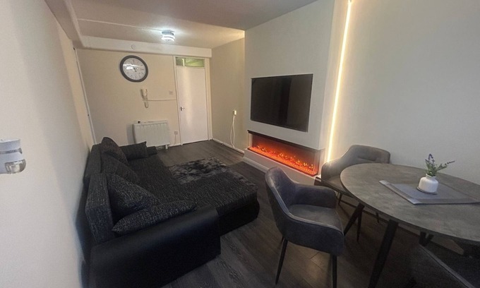 Chorlton-on-Medlock Apartment | Great location nice & comfy 5 mins from the famous Manchester museum