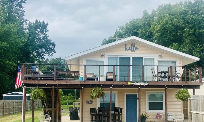 Shelbyville House | Great Location on beautiful Gun Lake!