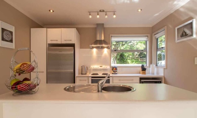 New Plymouth House | Great Location On Gilbert - 3BR 2 level townhouse