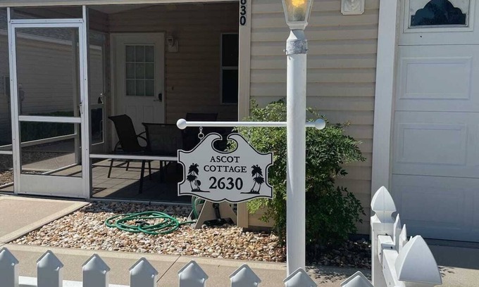 Bonnybrook House | Great location. Sleeps five with a four seater golf cart. No carpeting.