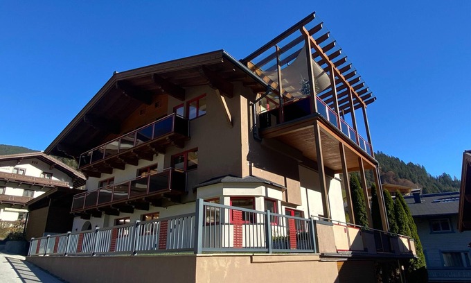 Viehhofen Apartment | Great penthouse with terrace in prime location