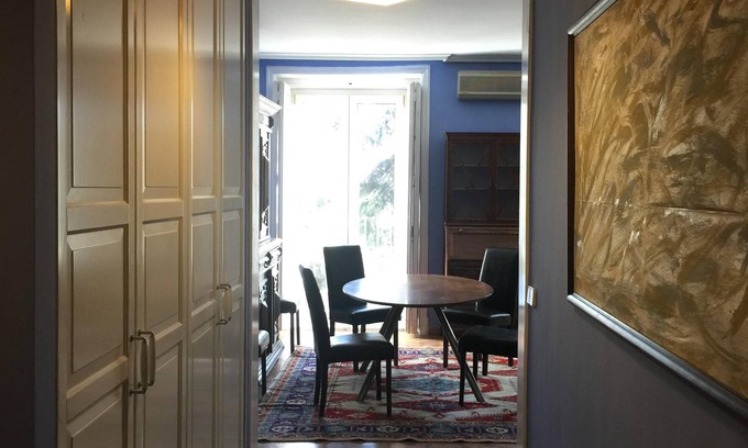 Palacio Condo | Great Plaza de Oriente apartment, in front of the Royal Palace, 6 pax