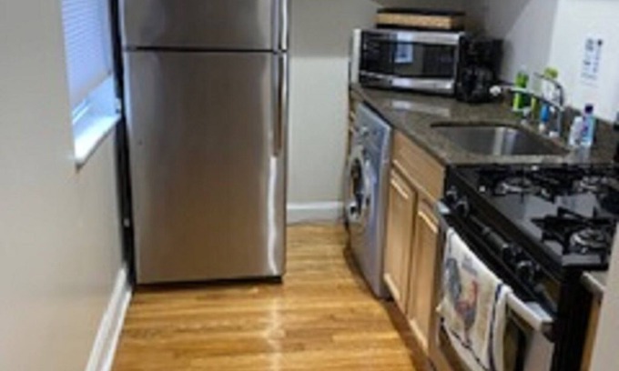 Kingman Park Apartment | GREAT PRICE & LOCATION - 31% off 31 days! Cozy 1 BR APT w/ PARKING