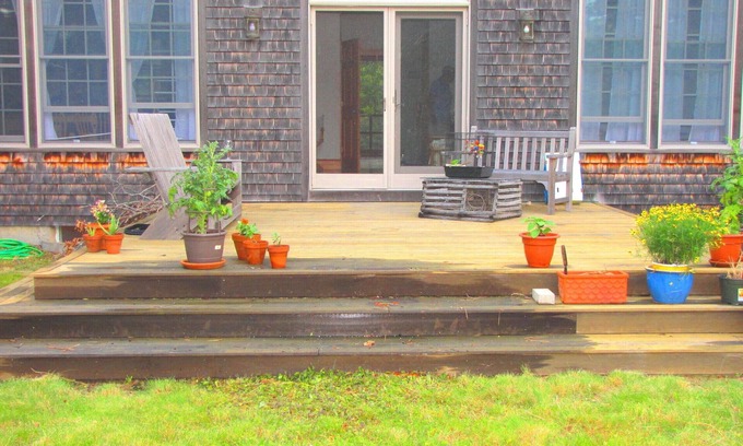 Vineyard Haven House | GREAT PRICE!PETS WELCOME! 2 Decks, Porch,Linens Included,Outdoor Shower, A/C