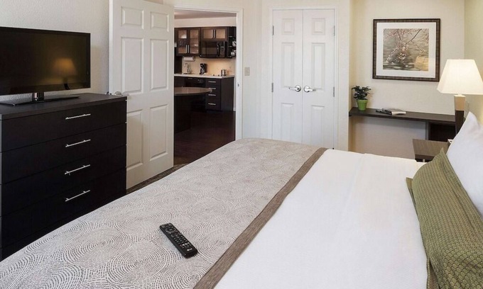 Southfield House | Great Relaxing Overnight Stay! 4 Spacious Rooms w/ Kitchen! Free Parking