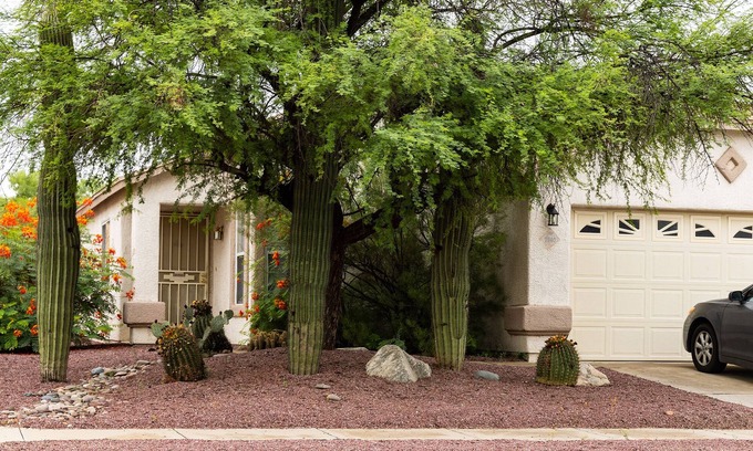 Tucson House | Great renovated home located in a fantastic community in East Tucson.