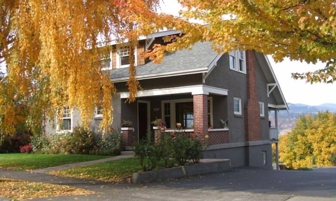 Hood River House | Great River View Easy Stroll to downtown