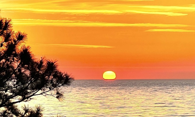 Alligator Point House | Great sunrise view from dining area and decks. Easy beach access.