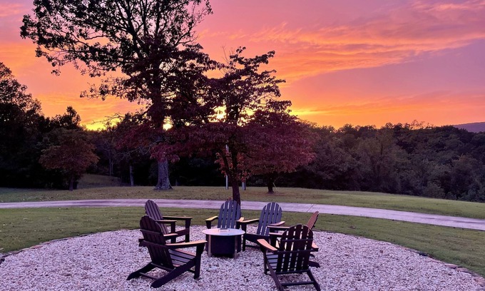 Jasper House | Great Views on 20 ac, firepit, outdoor shower, XL deck, 2 kitchens