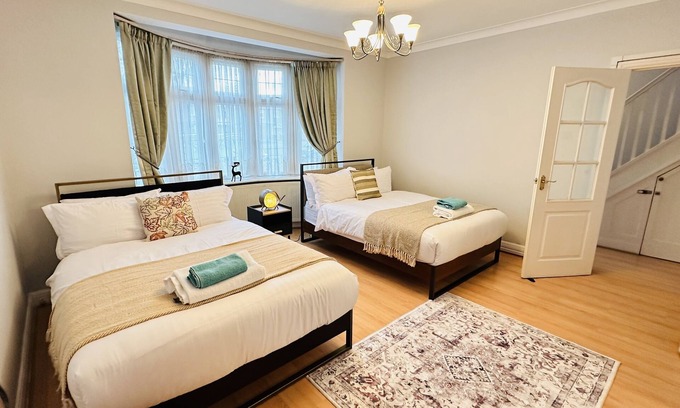 London Borough of Hounslow House | Great West House London TW75NA