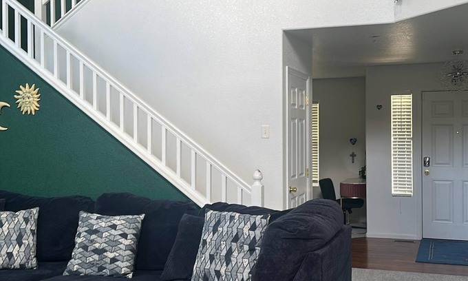Brighton House | Green and Blue Escape
