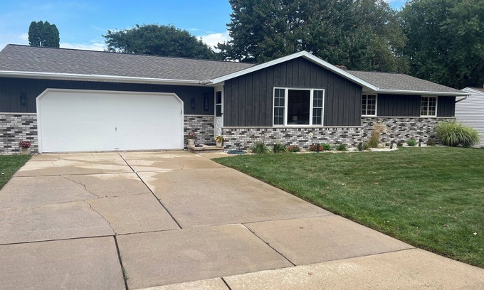 Green Bay House | Green Bay retreat just minutes from Lambeau Field