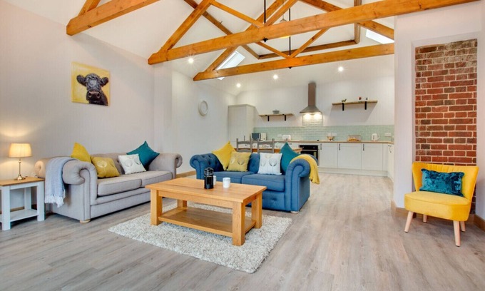 Surlingham House | Green Farm Barns - The Old Dairy