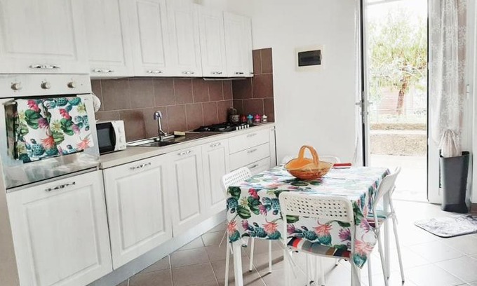 Cogoleto Apartment | Green House